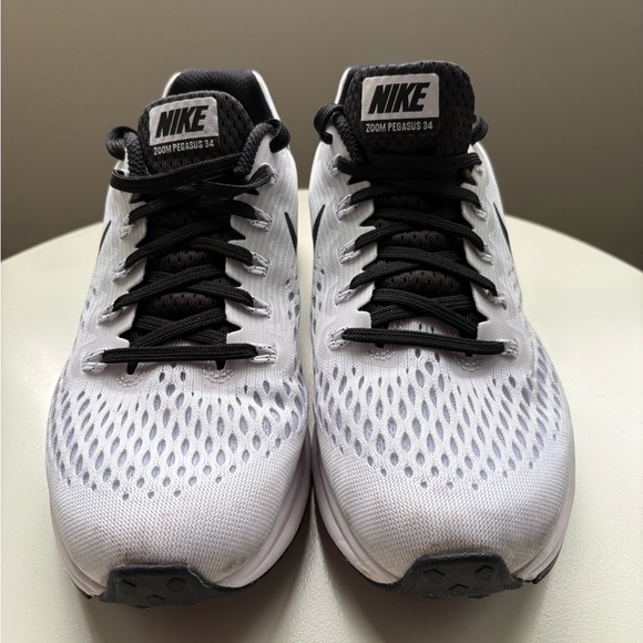 Nike Black and White Zoom Pegasus 34 Athletic Sneakers, size 8 - Picture 2 of 9